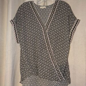 Max Studio Black and White Geometric Blouse